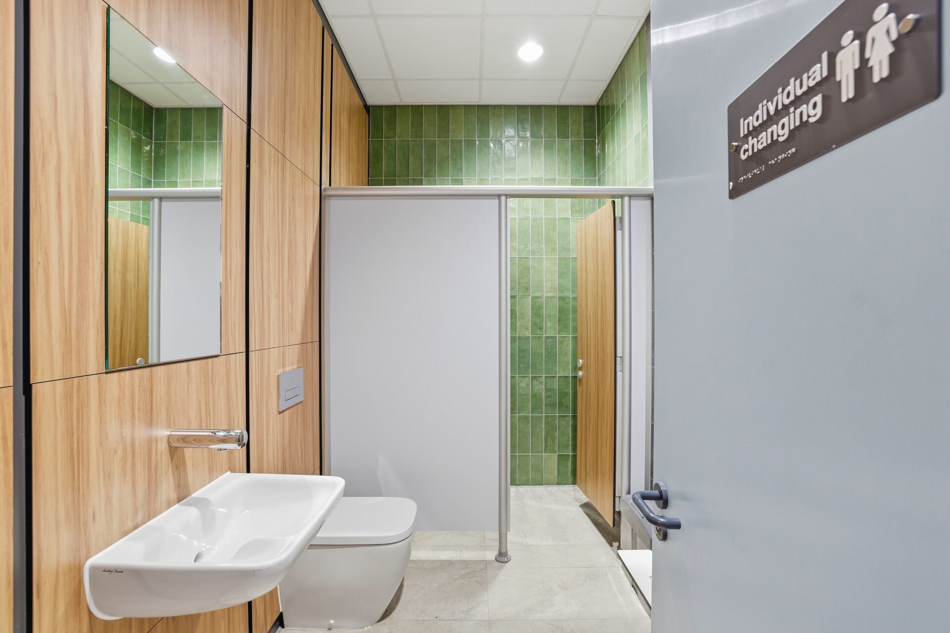 11678-00022 Individual changing cubicle